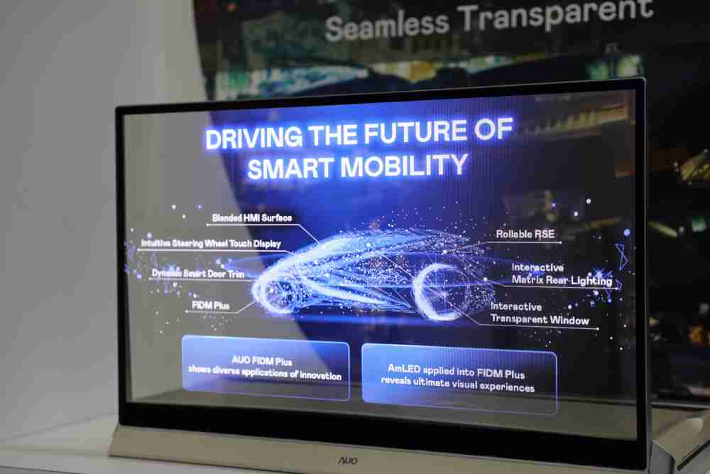 开云电子凭借着超高亮度和透明度，，这款30吋透明Micro LED显示器在AR系统与智慧零售具有潜在的应用价值。。